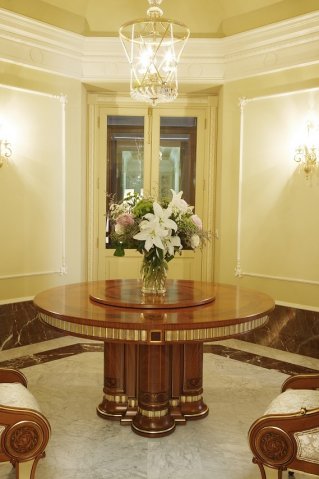 hermitage round table